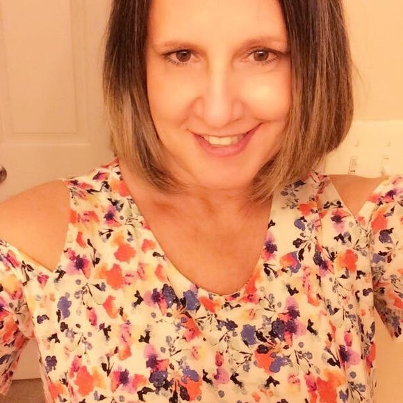 Meet your Posher, Lisa - Picture 2 of 2